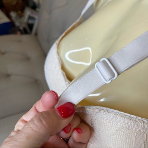 X:  Laura Ashley Lot of 2 Light and Dark Pink Lacy Bra Sz 40D - Picture 4 of 11